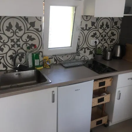 Lux * Novi Banovci